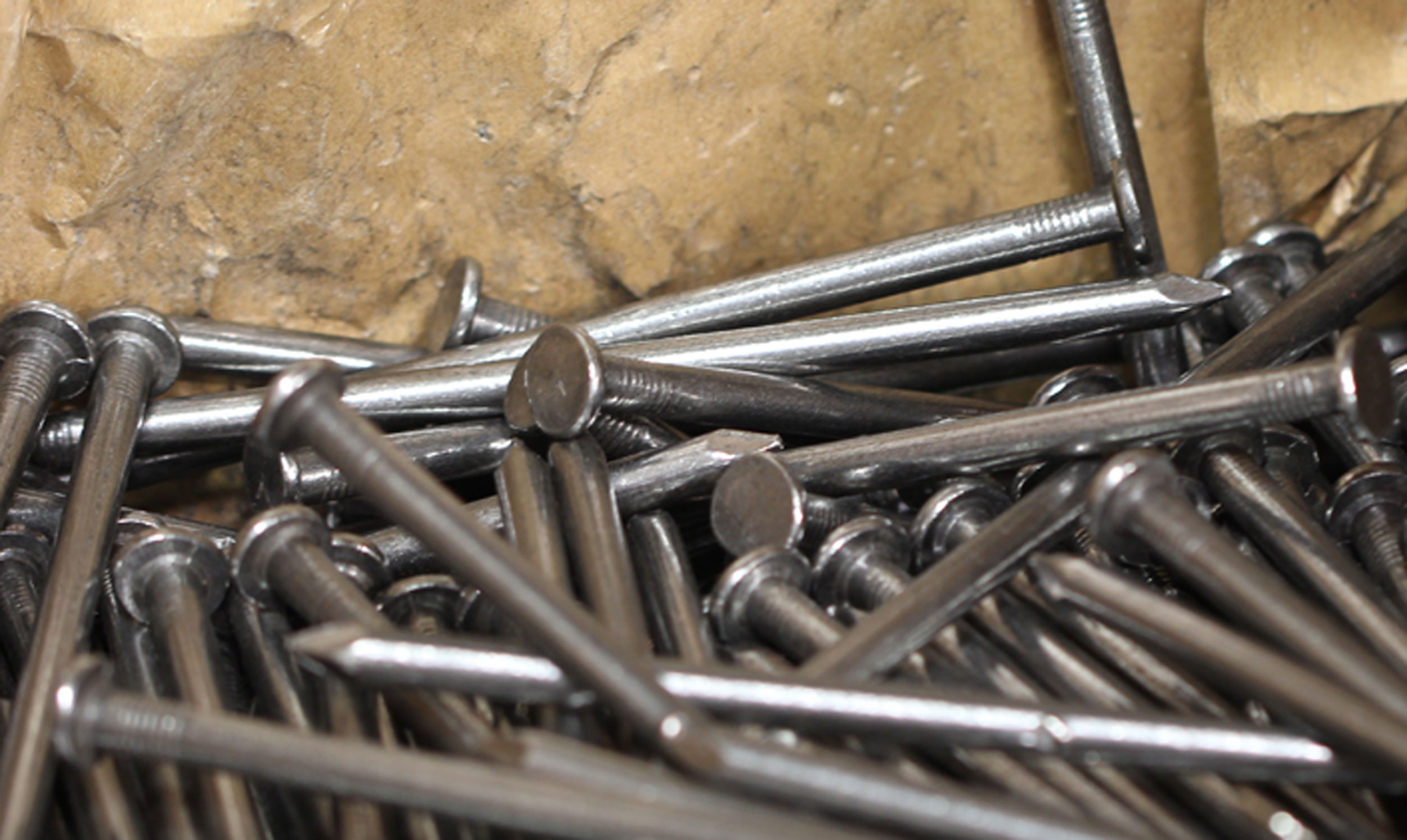 Installation Nails Artificial Grass